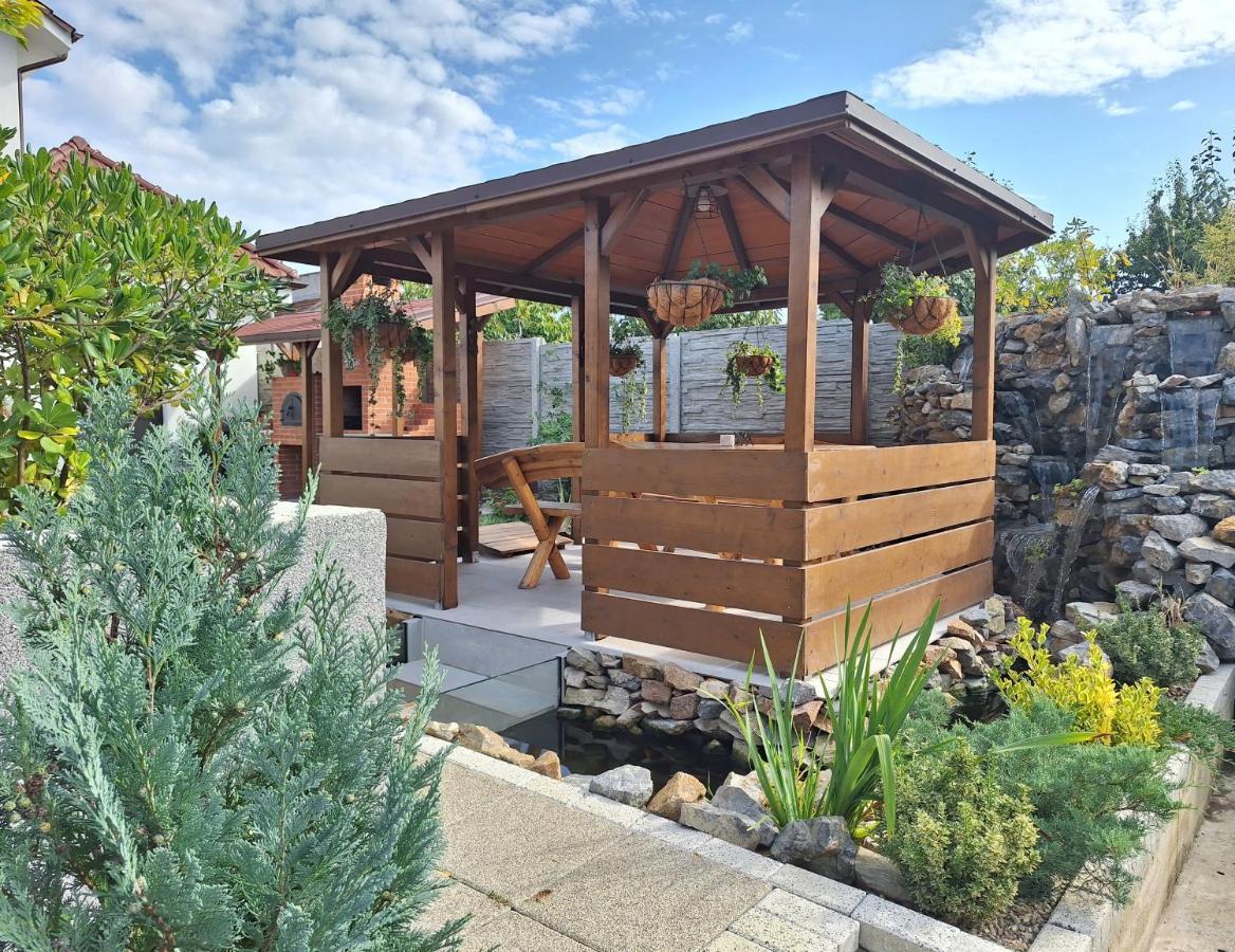 Trend Bed & Breakfast Arad Bagian luar foto