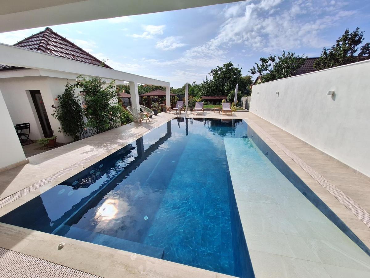 Trend Bed & Breakfast Arad Bagian luar foto