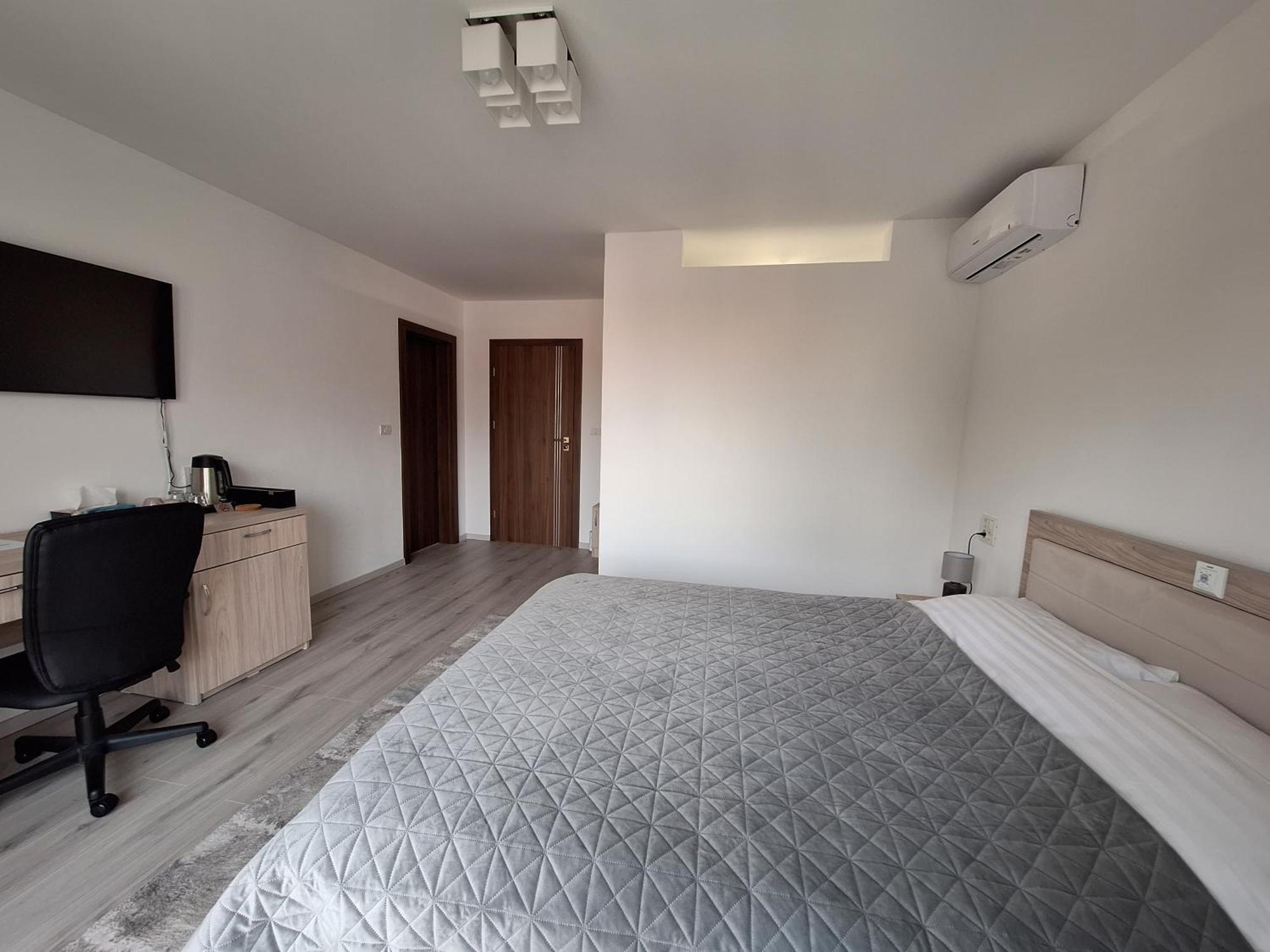 Trend Bed & Breakfast Arad Bagian luar foto